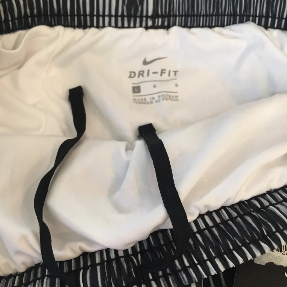 NWT Nike Dri-Fit Stripe Print Tempo Shorts girls